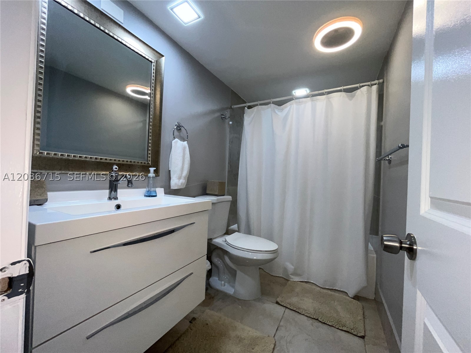 301 SE 3rd St #204, Dania Beach FL 33004