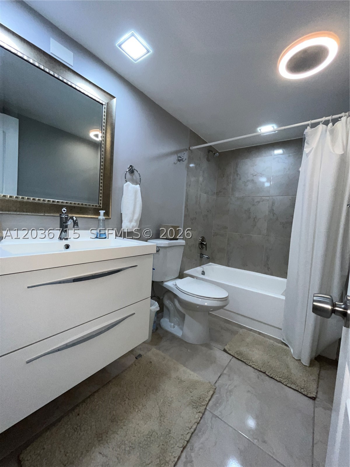 301 SE 3rd St #204, Dania Beach FL 33004