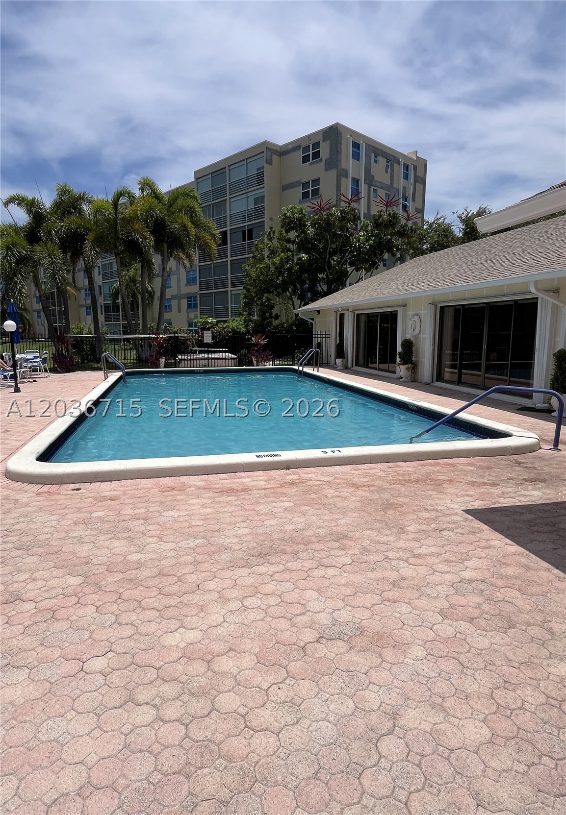 301 SE 3rd St #204, Dania Beach FL 33004