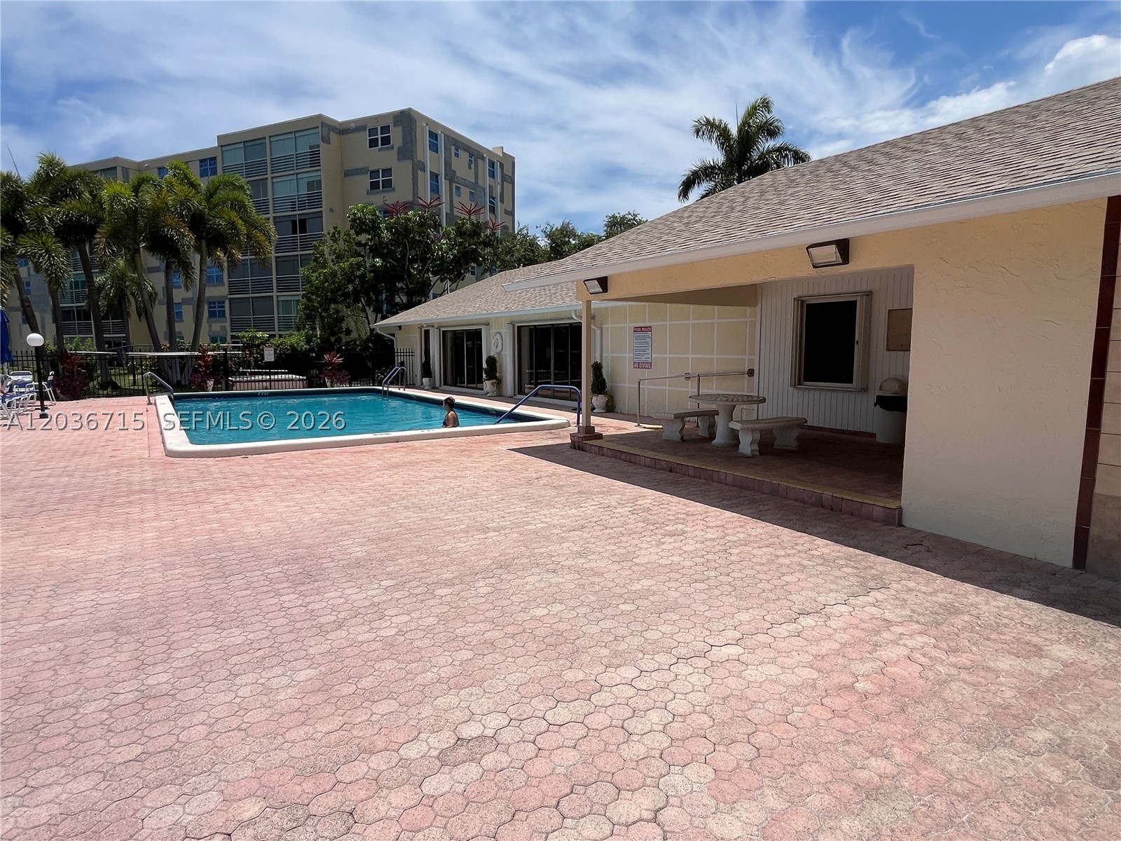 301 SE 3rd St #204, Dania Beach FL 33004