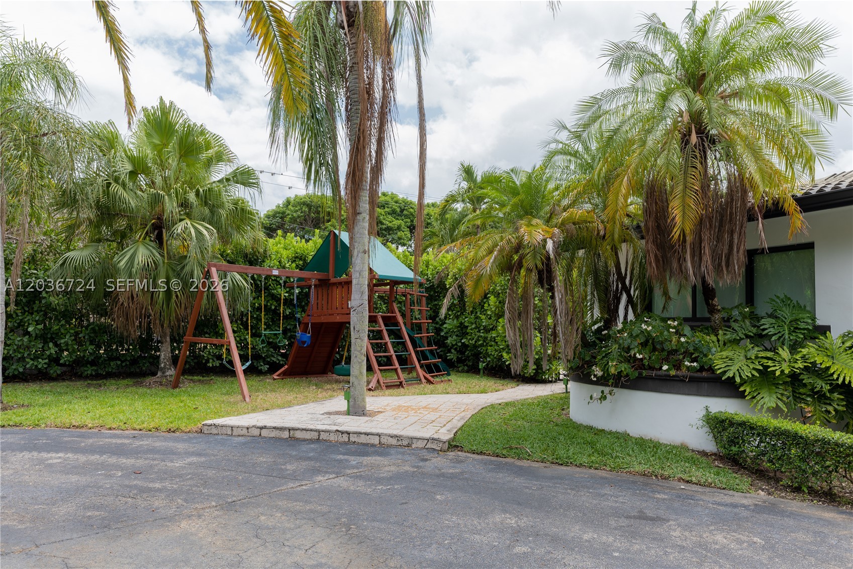7300 SW 77th Ave, Miami FL 33143