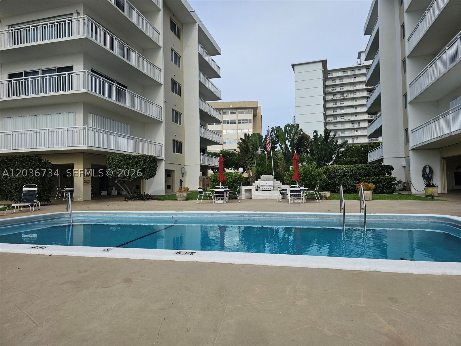 126 Golden Isles Dr #62A, Hallandale Beach FL 33009
