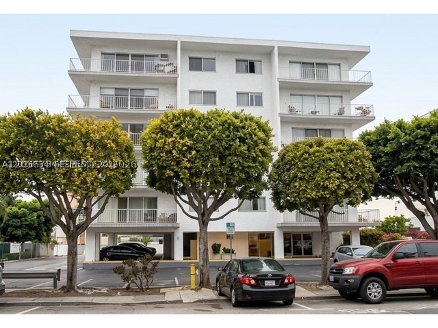126 Golden Isles Dr #62A, Hallandale Beach FL 33009