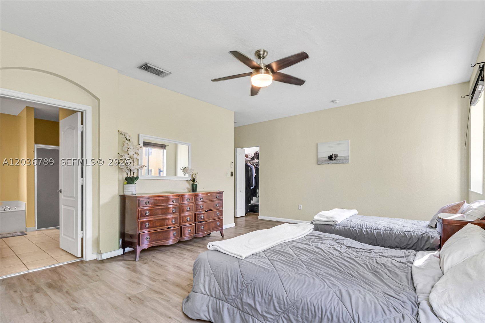 945 NW 206th St, Miami Gardens FL 33169