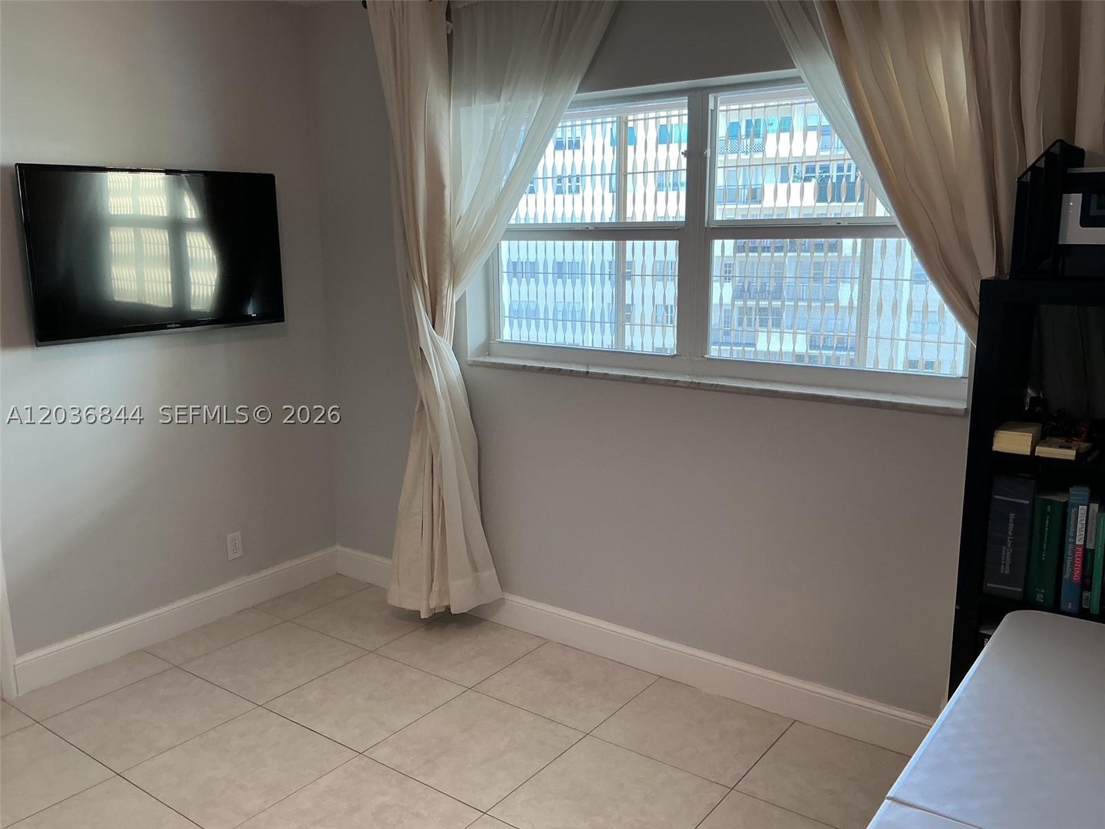 400 Golden Isles Dr #55, Hallandale Beach FL 33009