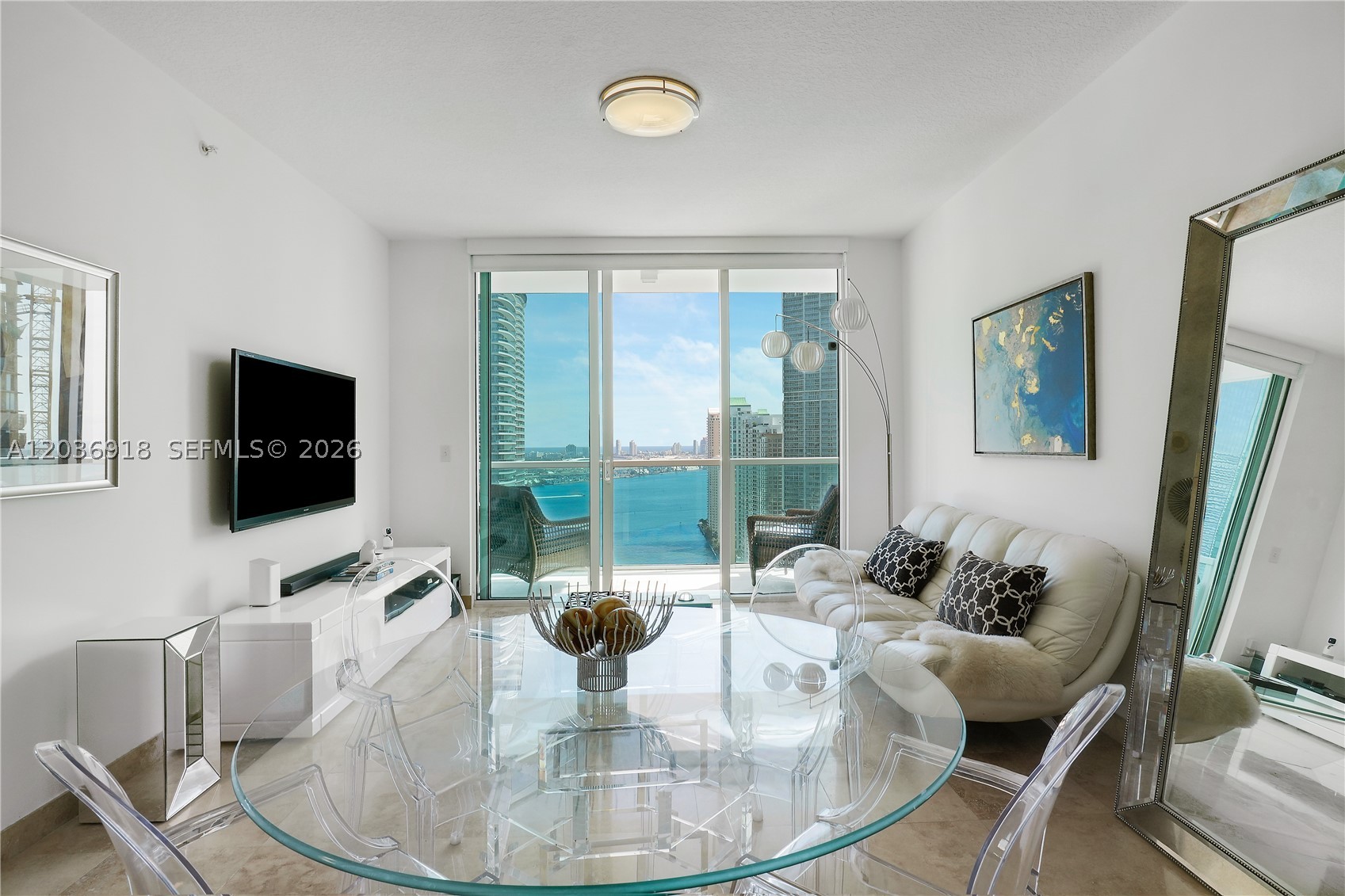 31 SE 5th St #3812, Miami FL 33131
