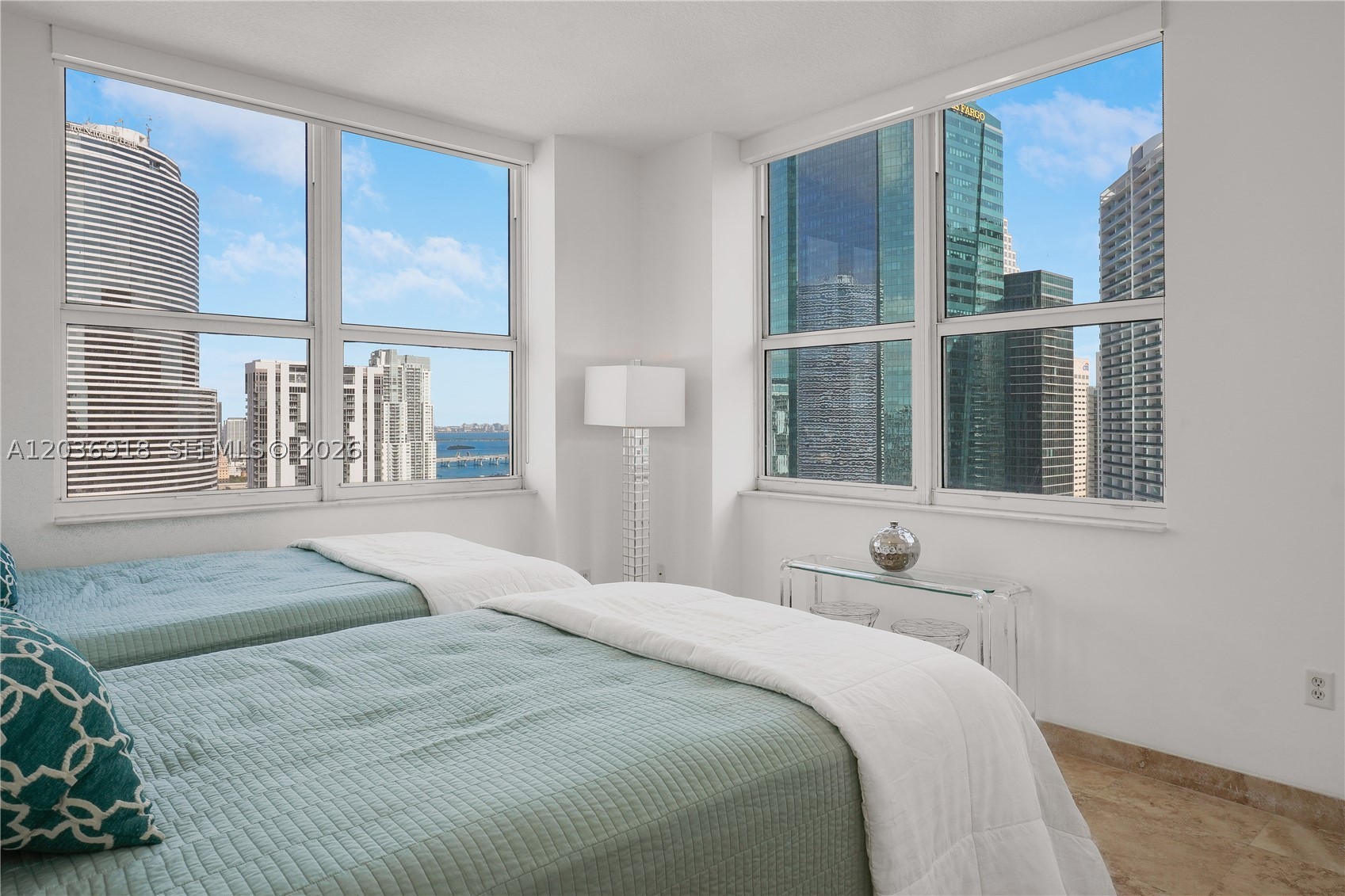 31 SE 5th St #3812, Miami FL 33131