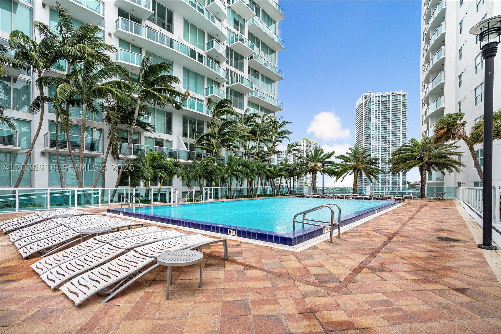 31 SE 5th St #3812, Miami FL 33131