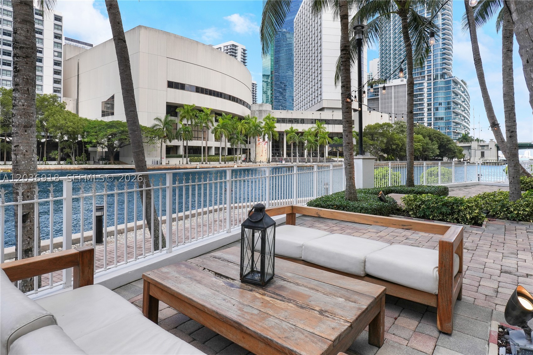 31 SE 5th St #3812, Miami FL 33131