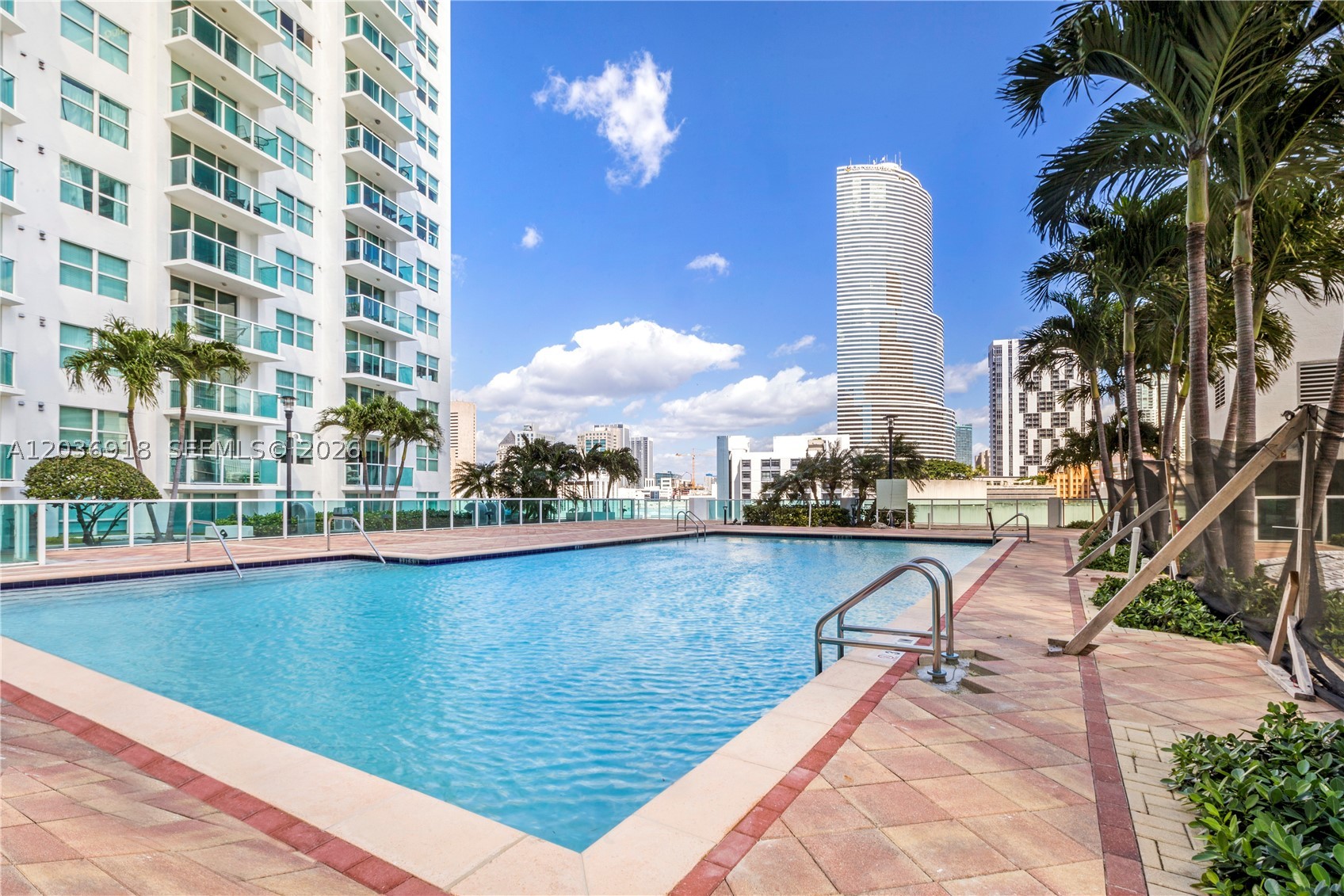 31 SE 5th St #3812, Miami FL 33131