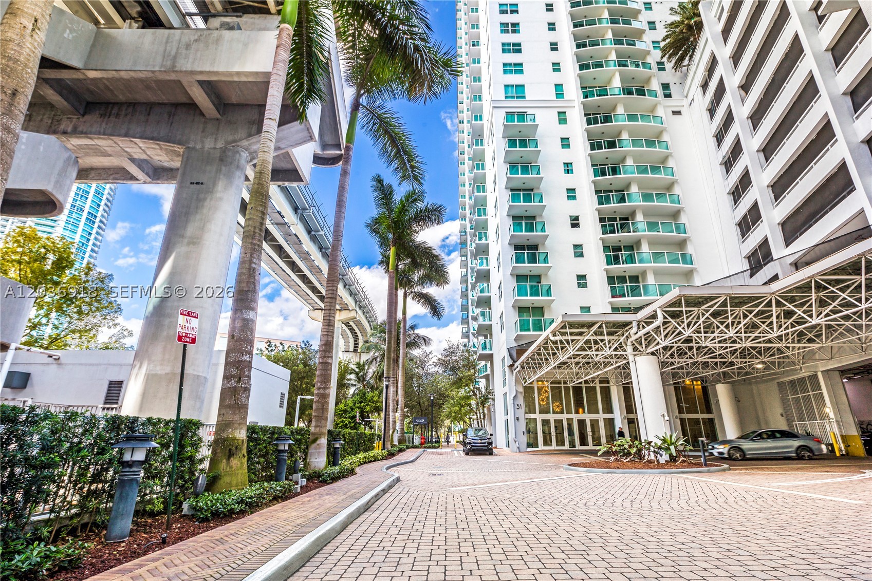 31 SE 5th St #3812, Miami FL 33131