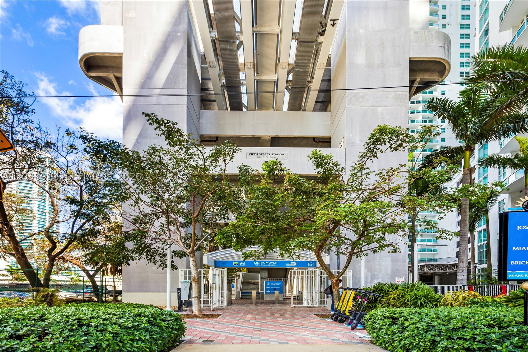 31 SE 5th St #3812, Miami FL 33131