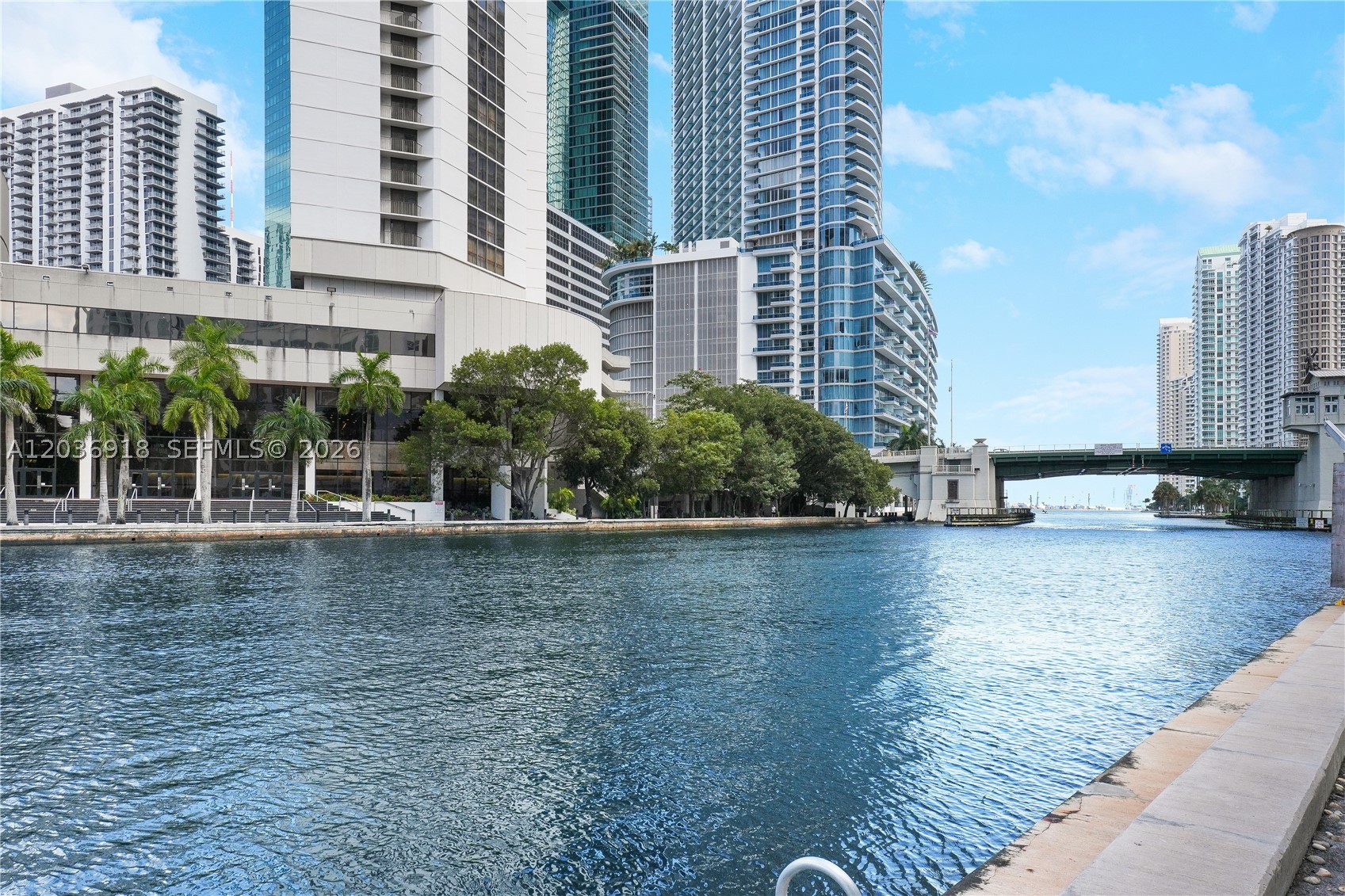 31 SE 5th St #3812, Miami FL 33131