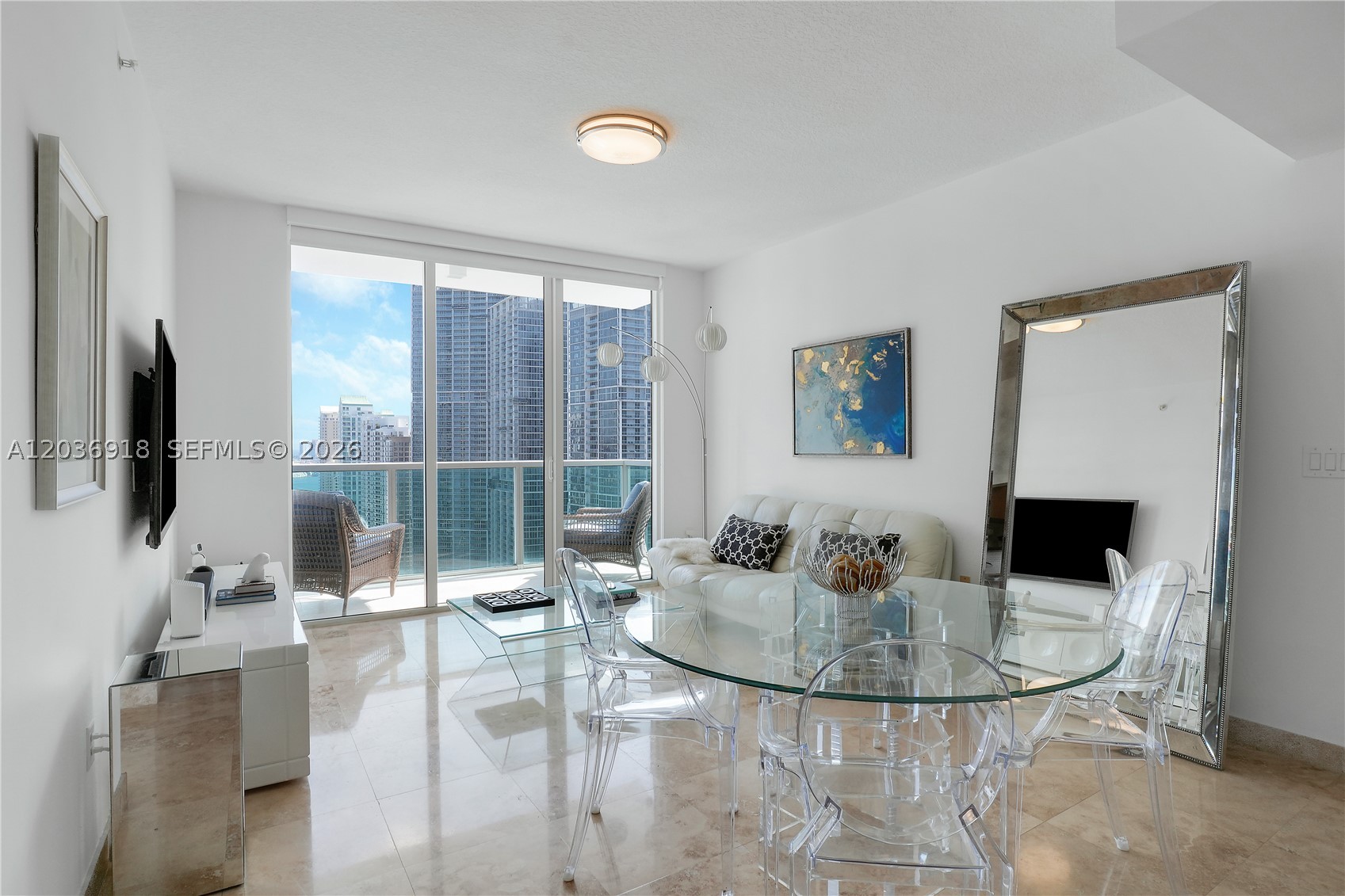 31 SE 5th St #3812, Miami FL 33131
