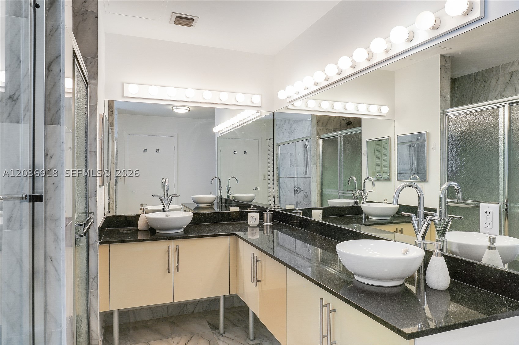31 SE 5th St #3812, Miami FL 33131