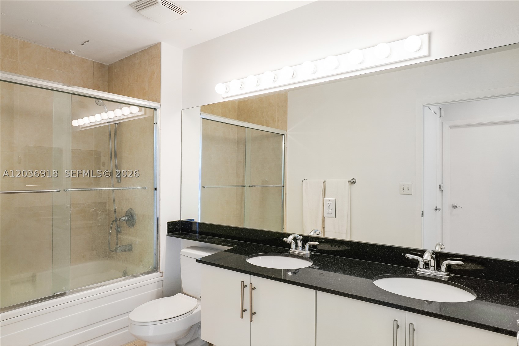 31 SE 5th St #3812, Miami FL 33131