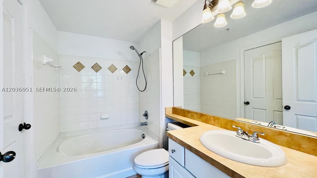 2304 E Myrtlewood Cir E #304, Palm Beach Gardens FL 33418