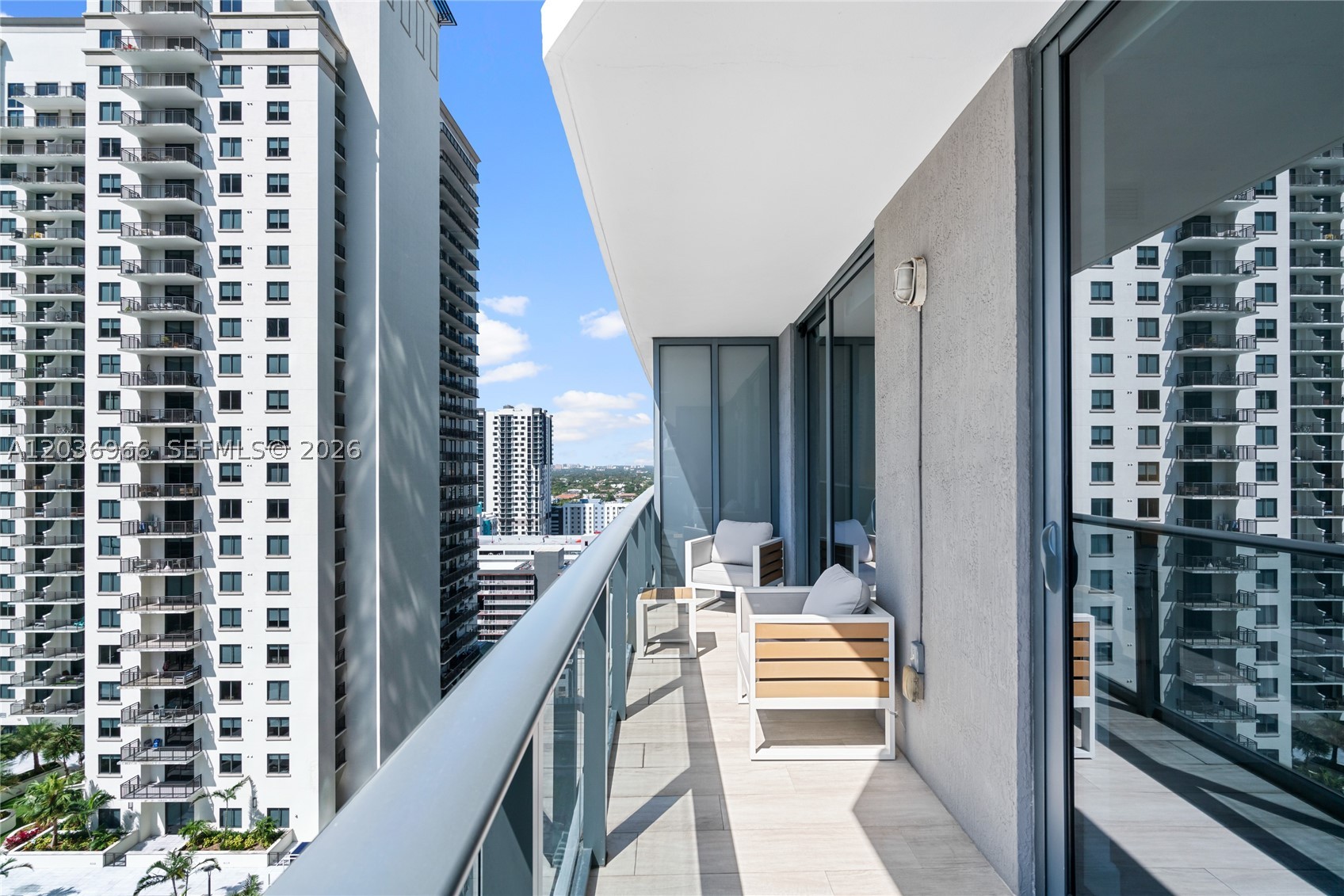 55 SW 9th St #1904, Miami FL 33130