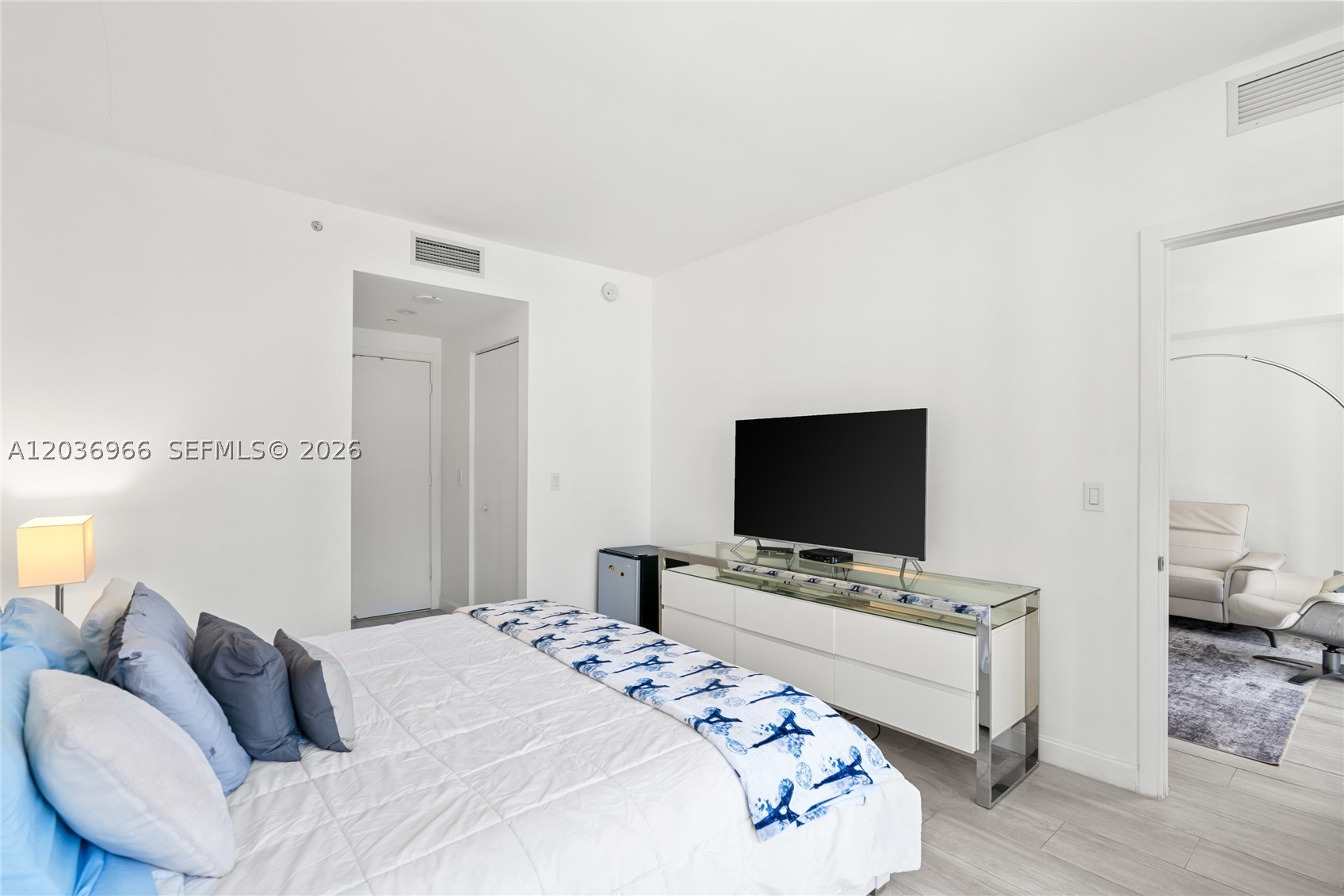 55 SW 9th St #1904, Miami FL 33130