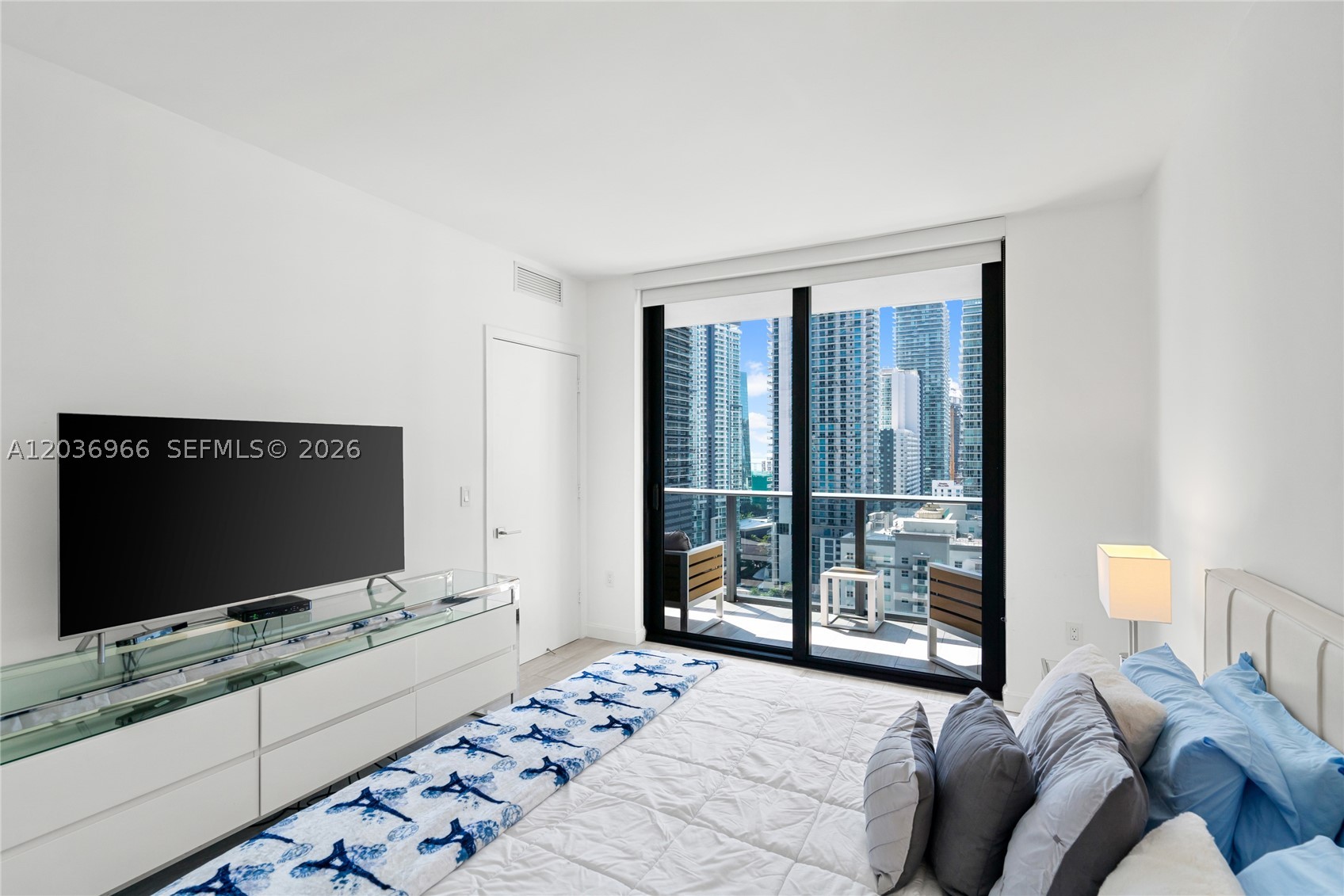 55 SW 9th St #1904, Miami FL 33130