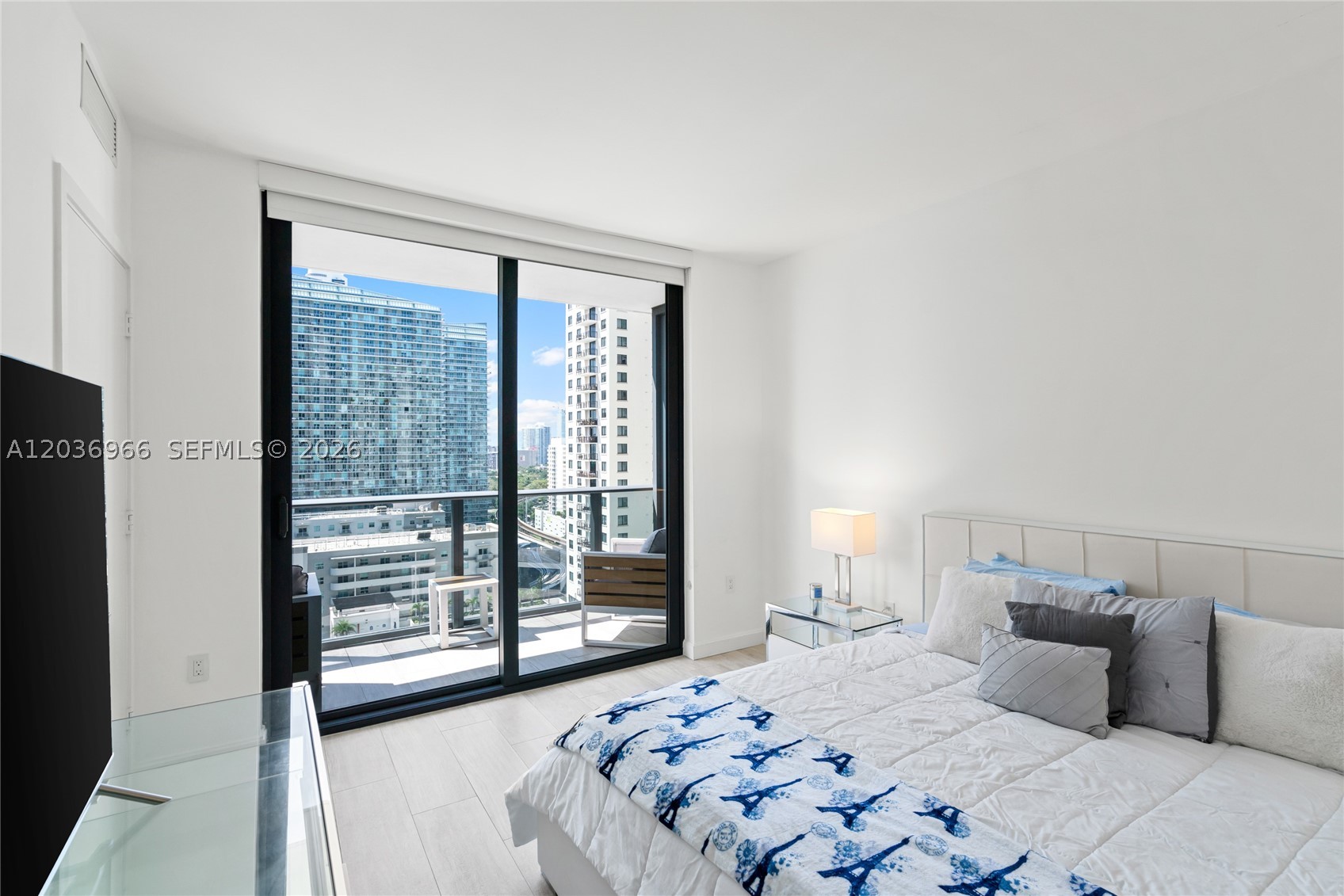 55 SW 9th St #1904, Miami FL 33130