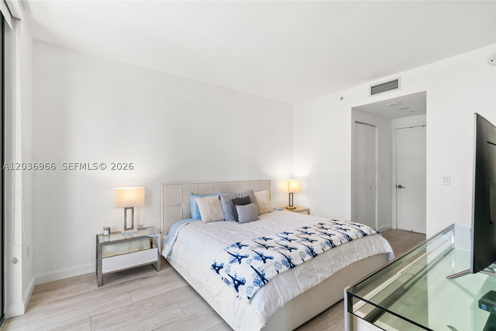 55 SW 9th St #1904, Miami FL 33130