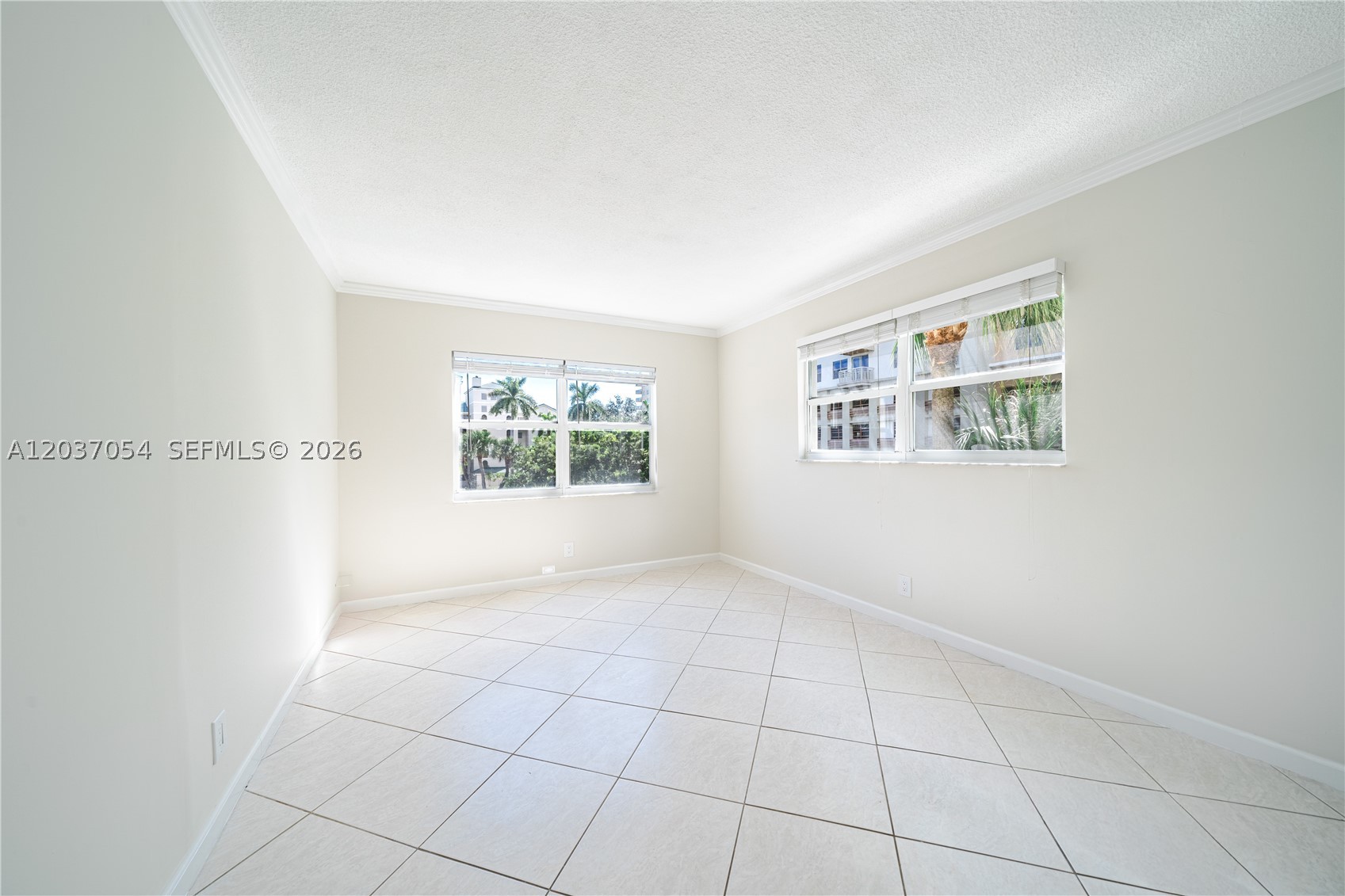 2555 NE 11th St #310, Fort Lauderdale FL 33304