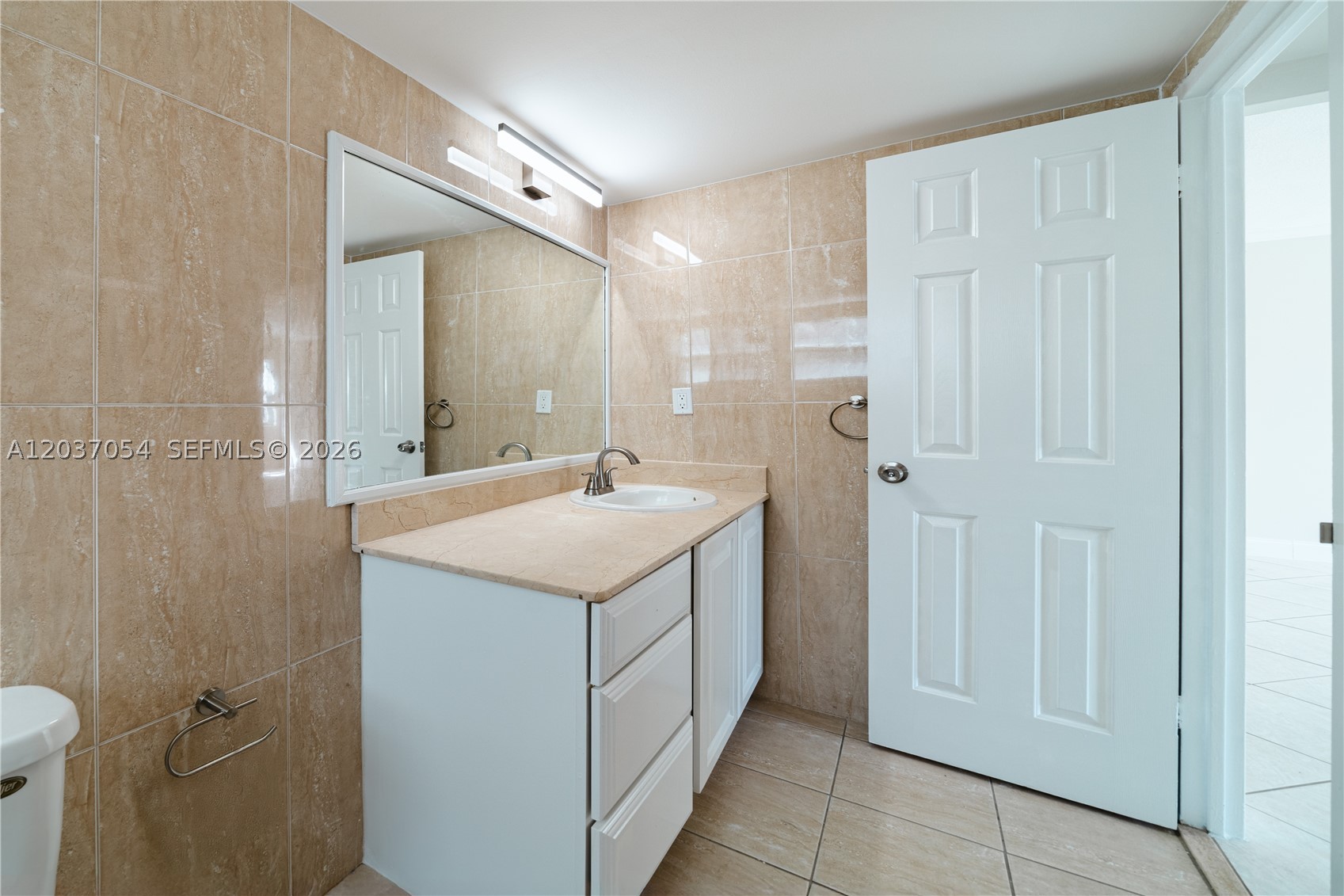 2555 NE 11th St #310, Fort Lauderdale FL 33304