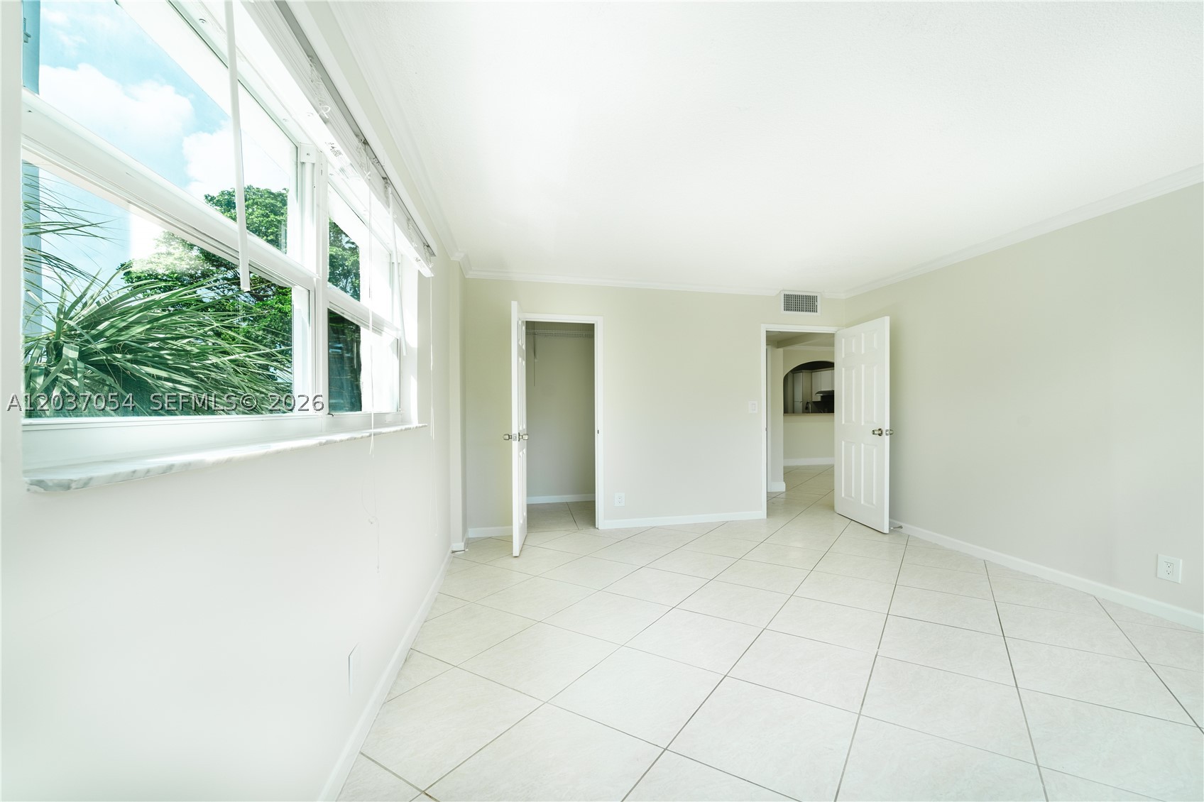 2555 NE 11th St #310, Fort Lauderdale FL 33304