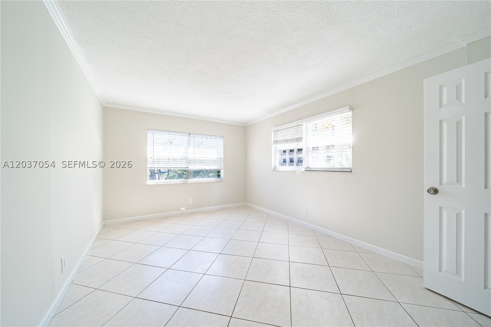 2555 NE 11th St #310, Fort Lauderdale FL 33304