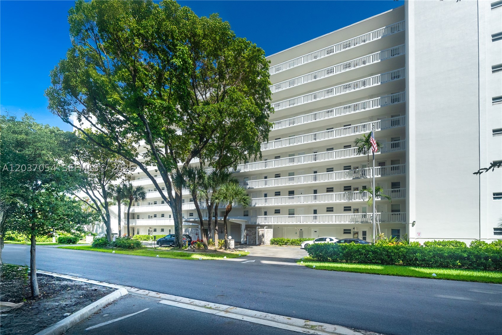 2555 NE 11th St #310, Fort Lauderdale FL 33304