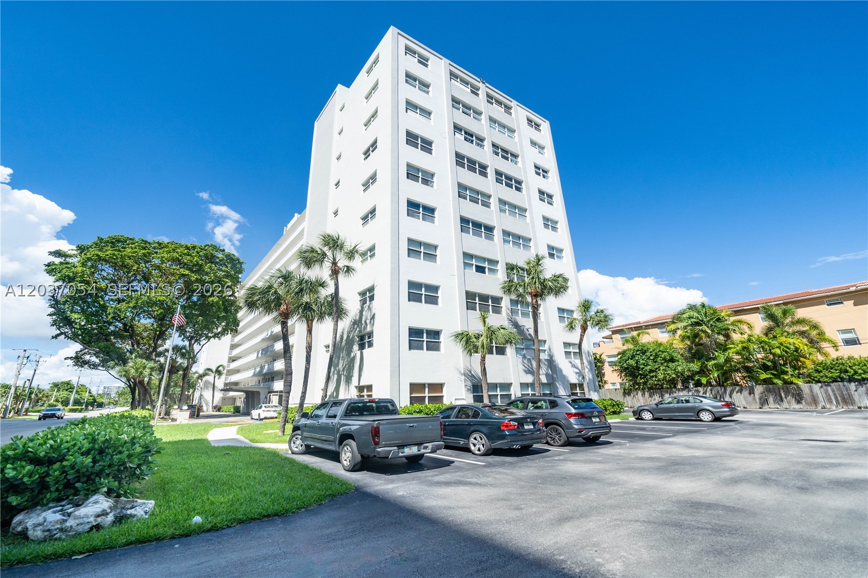 2555 NE 11th St #310, Fort Lauderdale FL 33304
