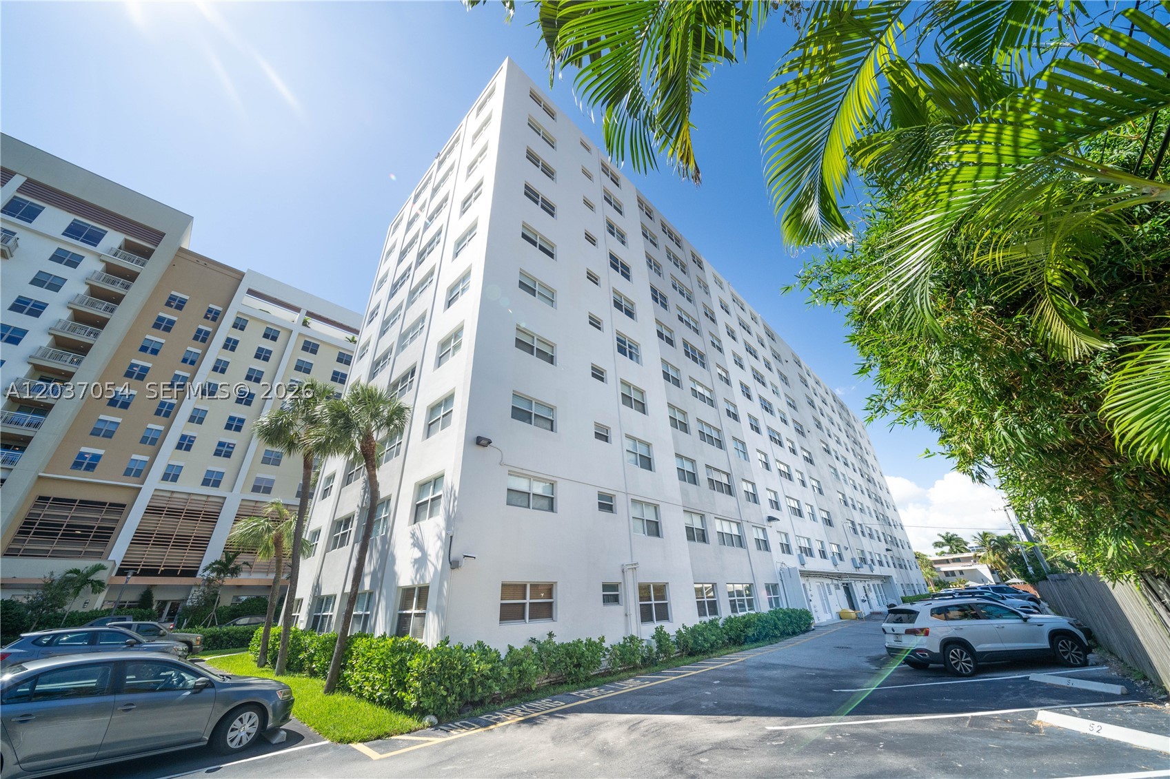 2555 NE 11th St #310, Fort Lauderdale FL 33304