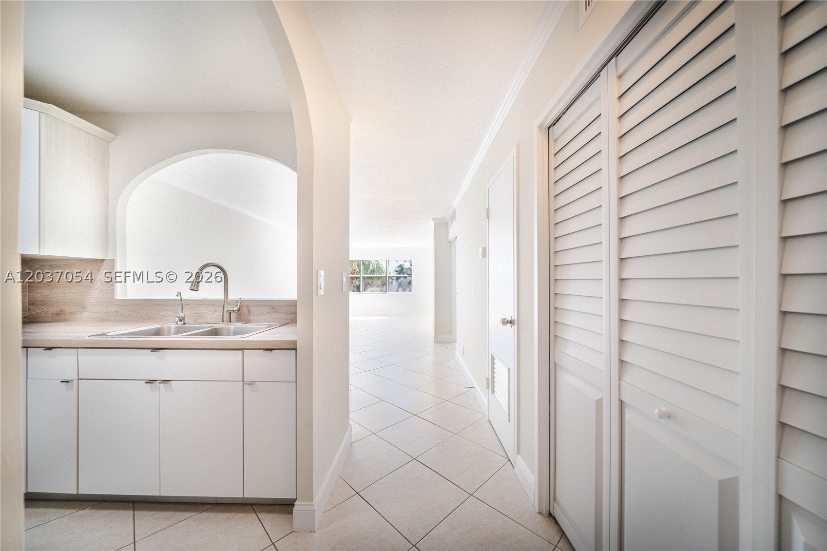 2555 NE 11th St #310, Fort Lauderdale FL 33304