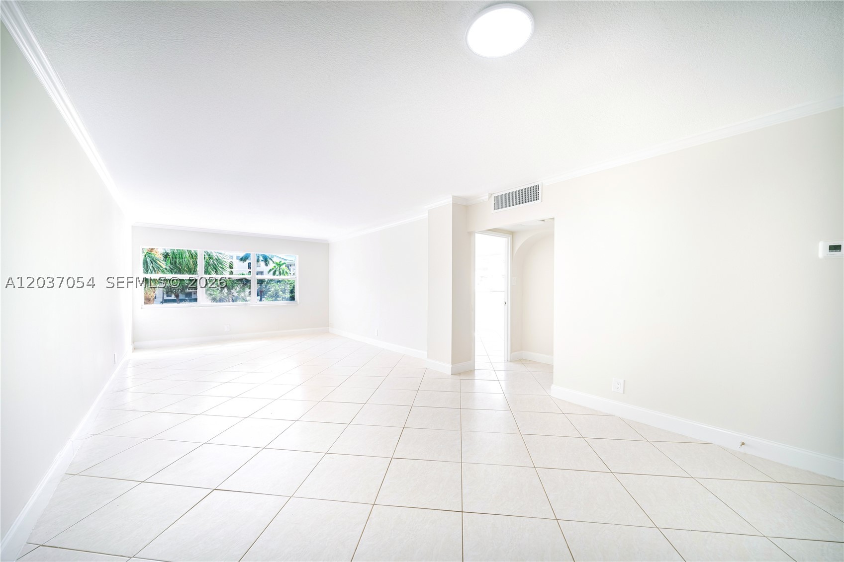 2555 NE 11th St #310, Fort Lauderdale FL 33304