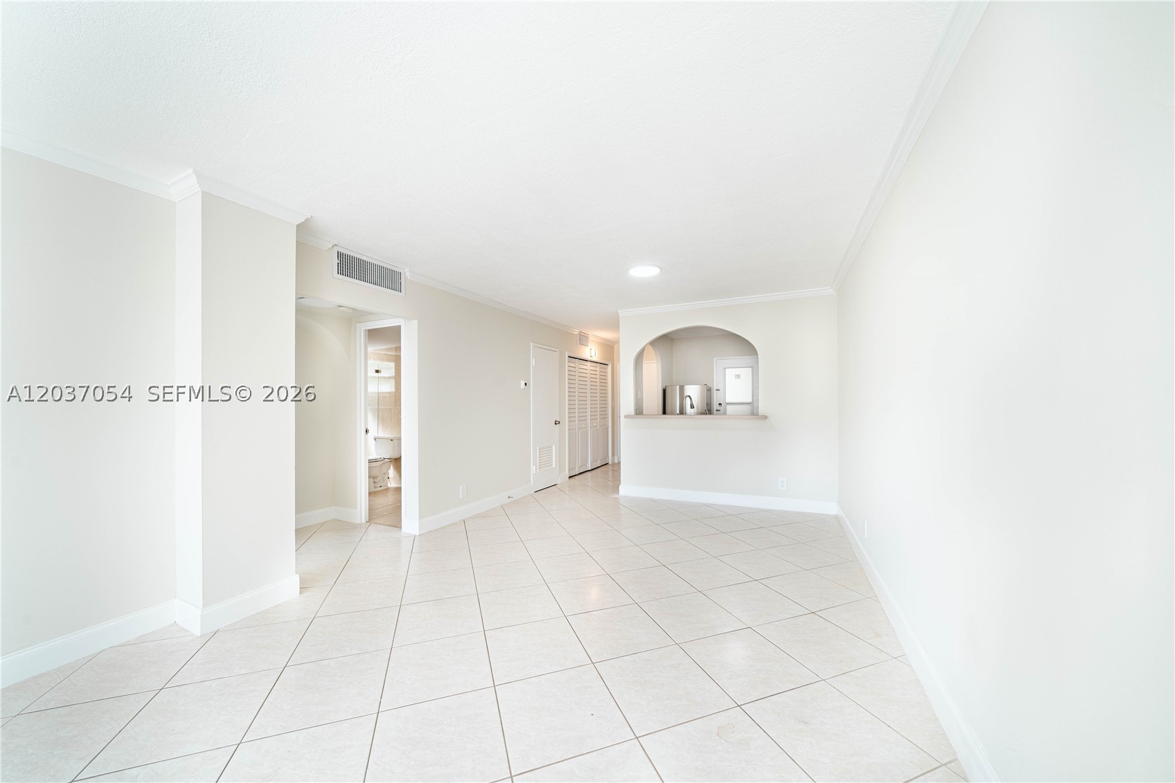 2555 NE 11th St #310, Fort Lauderdale FL 33304