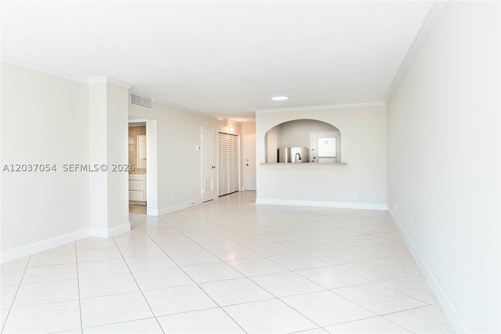 2555 NE 11th St #310, Fort Lauderdale FL 33304