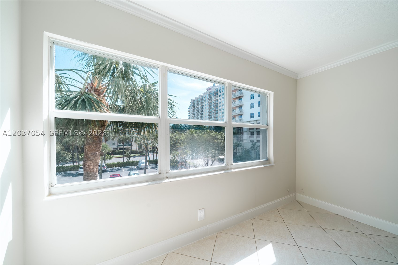 2555 NE 11th St #310, Fort Lauderdale FL 33304