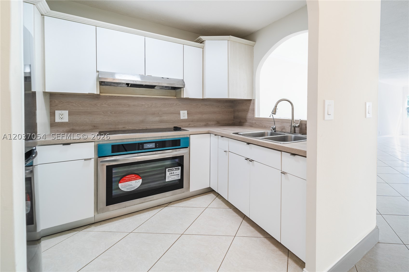 2555 NE 11th St #310, Fort Lauderdale FL 33304