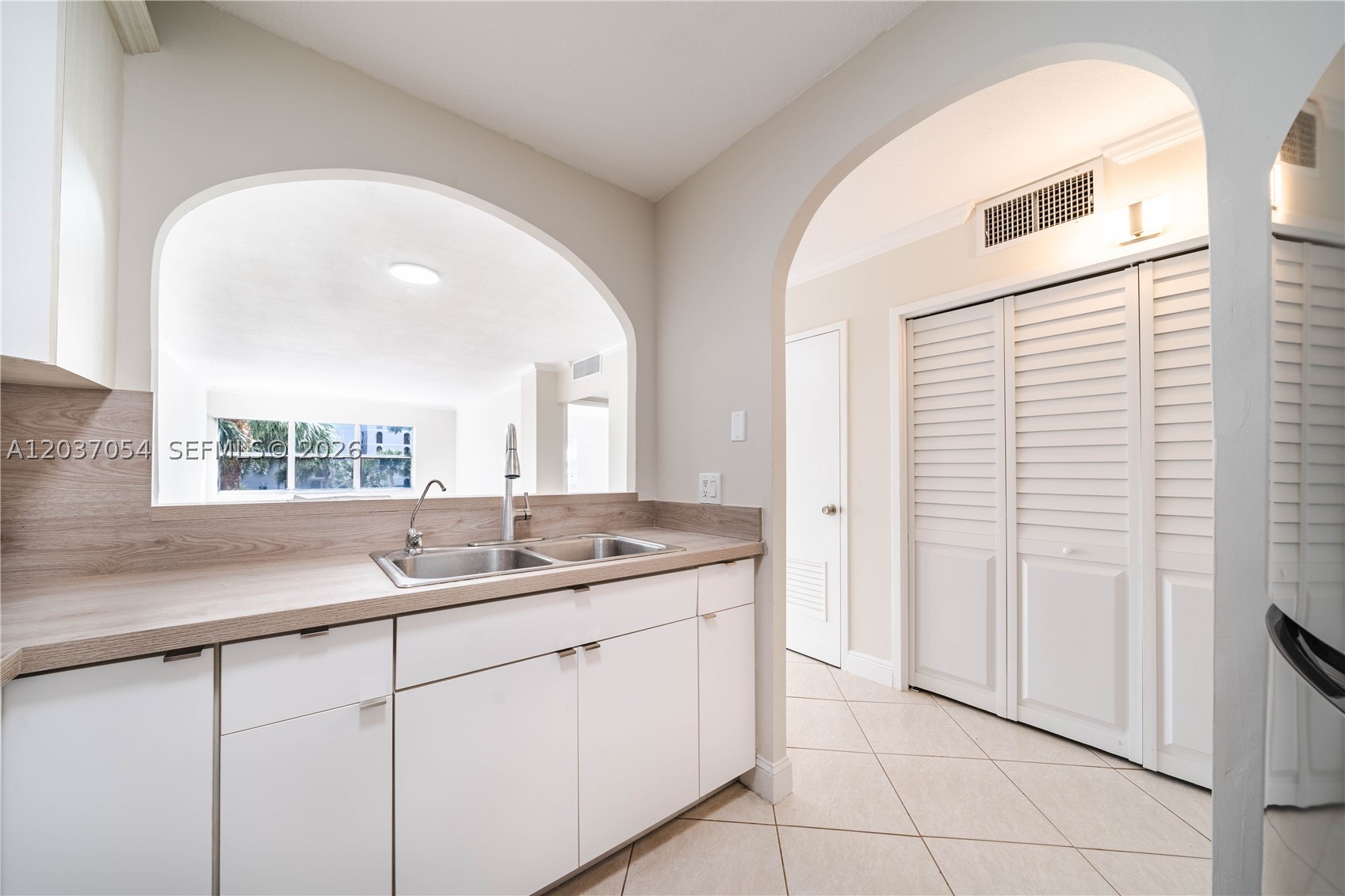 2555 NE 11th St #310, Fort Lauderdale FL 33304
