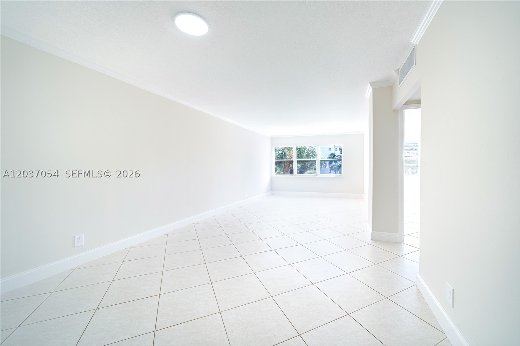 2555 NE 11th St #310, Fort Lauderdale FL 33304