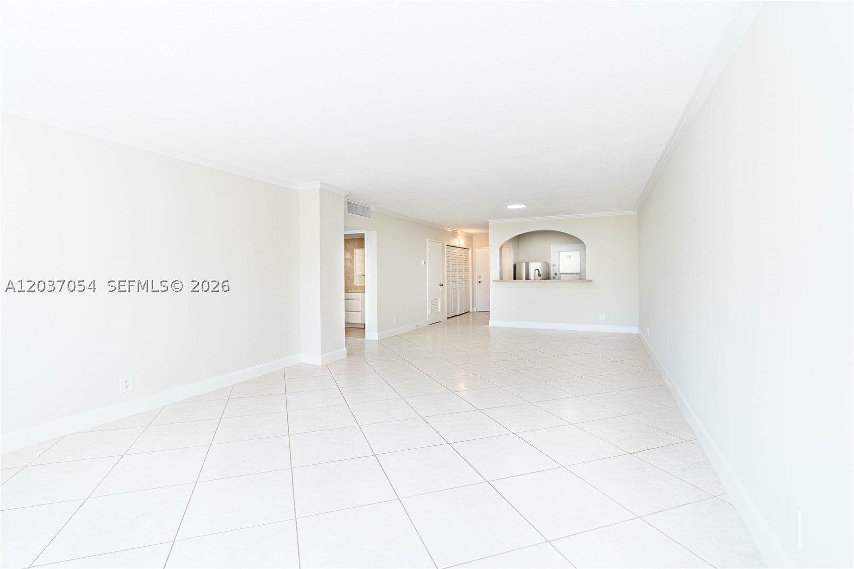 2555 NE 11th St #310, Fort Lauderdale FL 33304