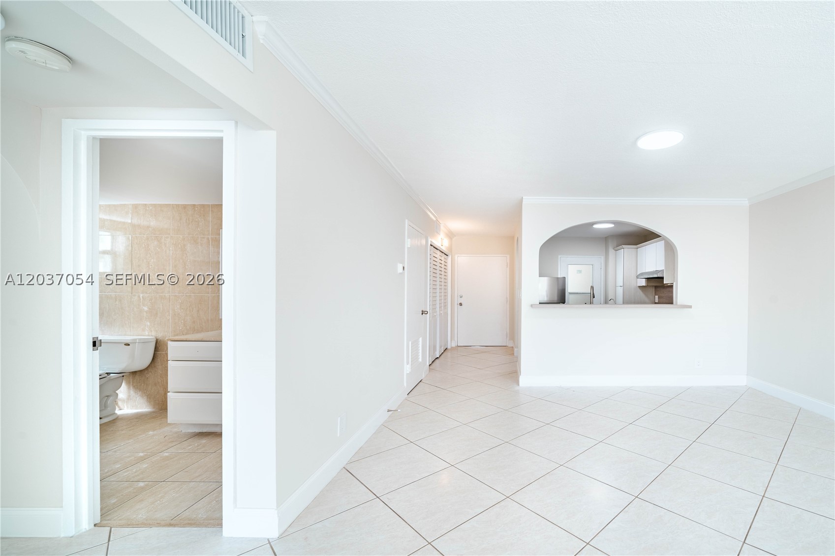 2555 NE 11th St #310, Fort Lauderdale FL 33304