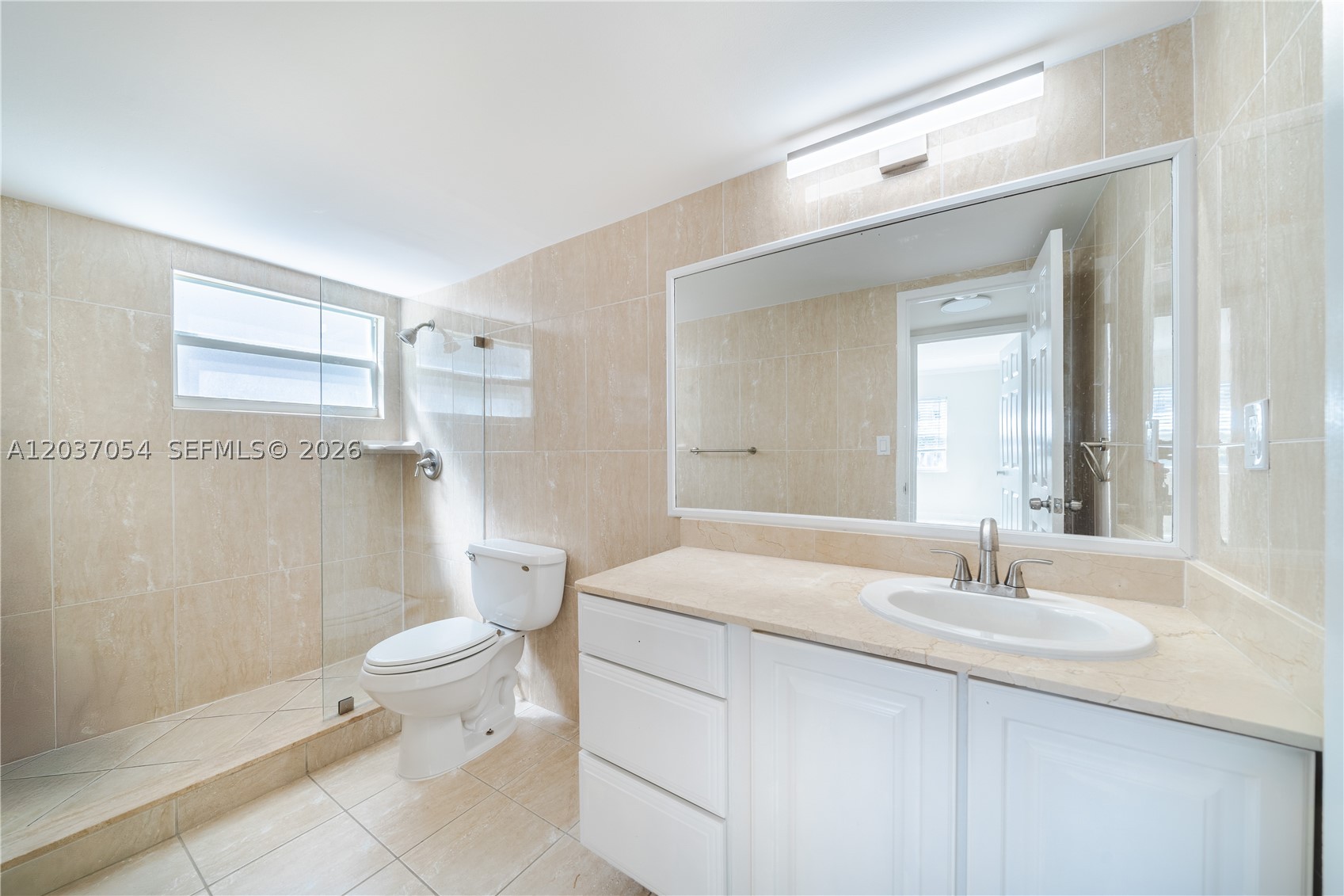 2555 NE 11th St #310, Fort Lauderdale FL 33304
