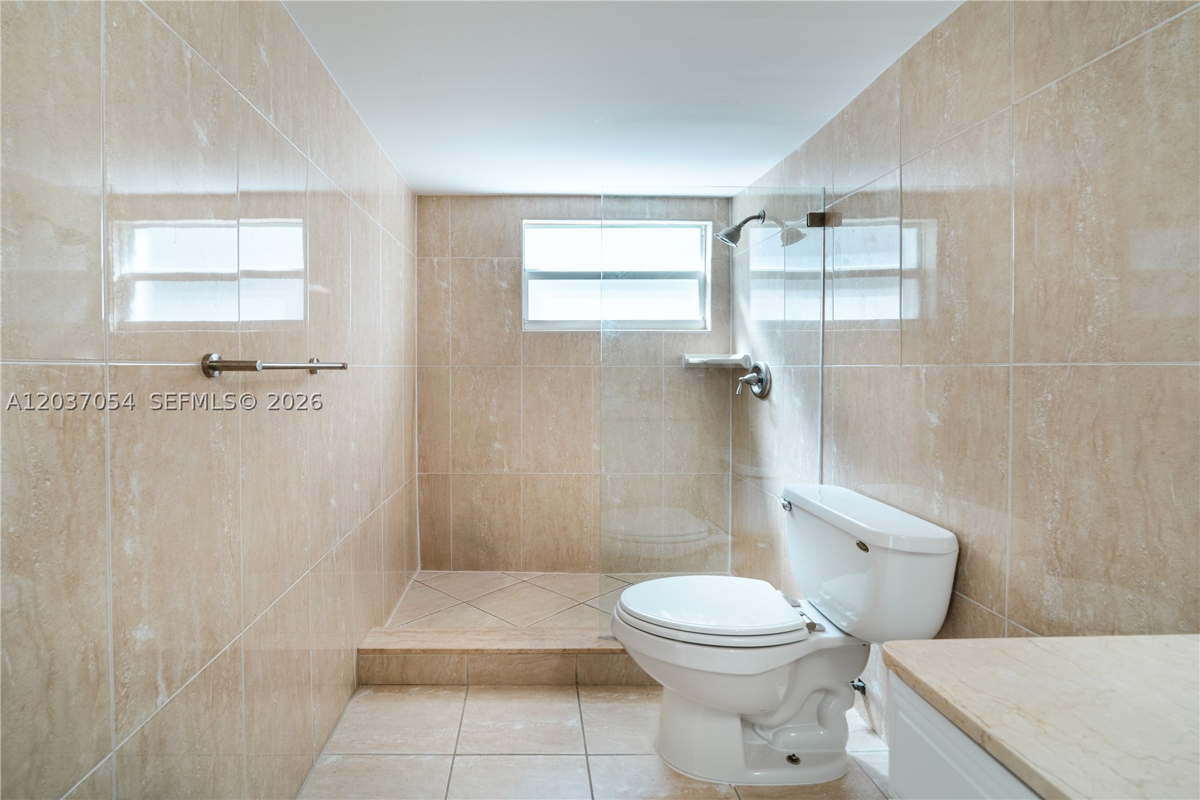 2555 NE 11th St #310, Fort Lauderdale FL 33304
