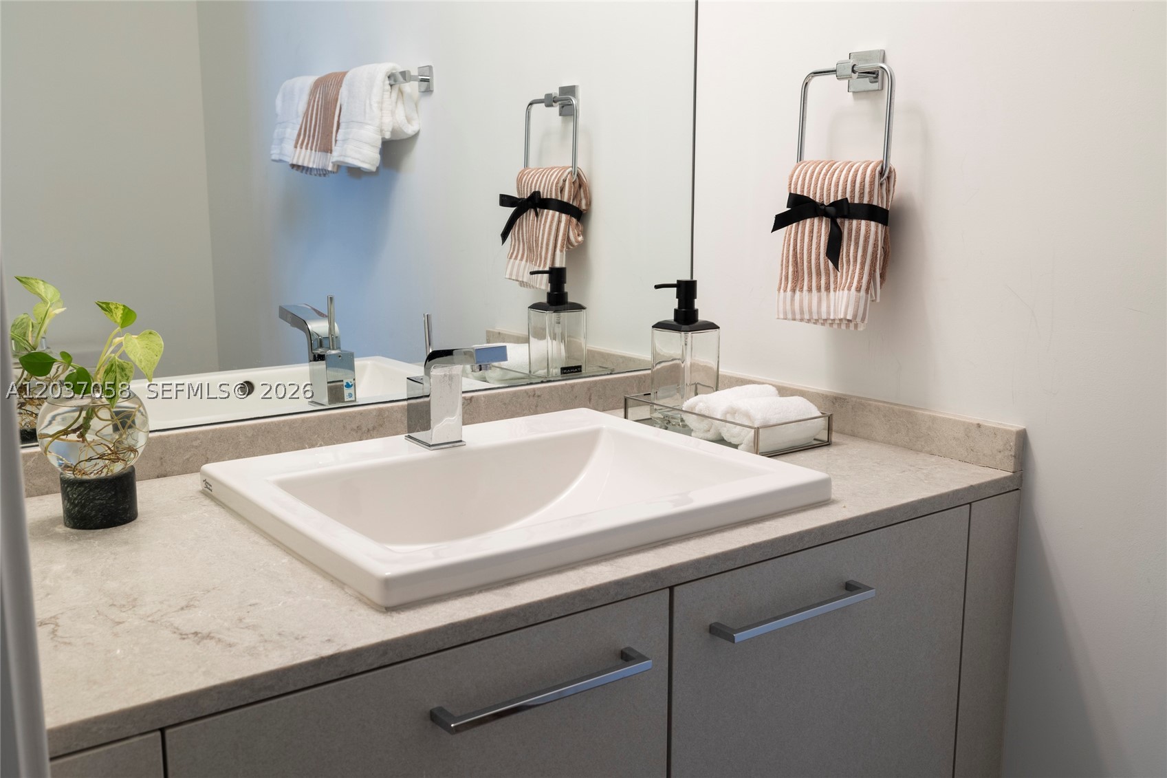 1010 Brickell Ave #4311, Miami FL 33131