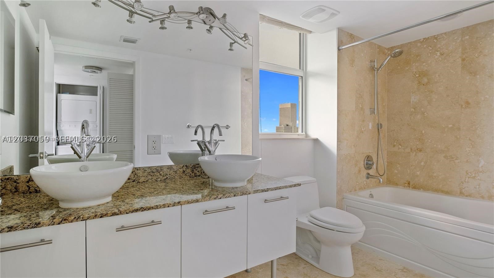 41 SE 5th St #1016, Miami FL 33131
