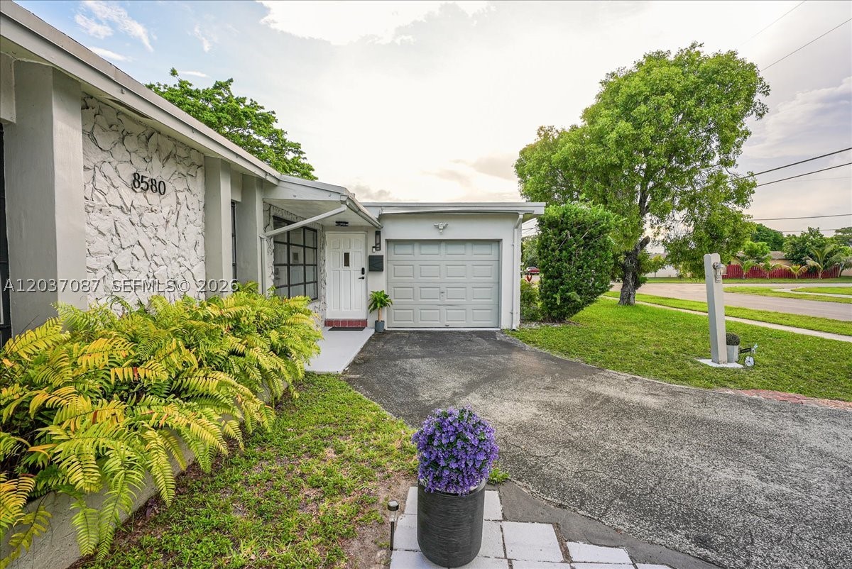 8580 NW 20th Ct, Sunrise FL 33322