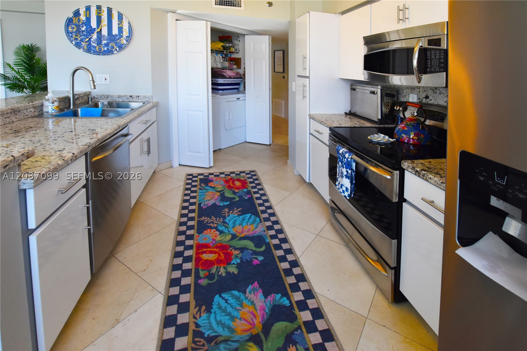 540 Brickell Key Dr #1513, Miami FL 33131