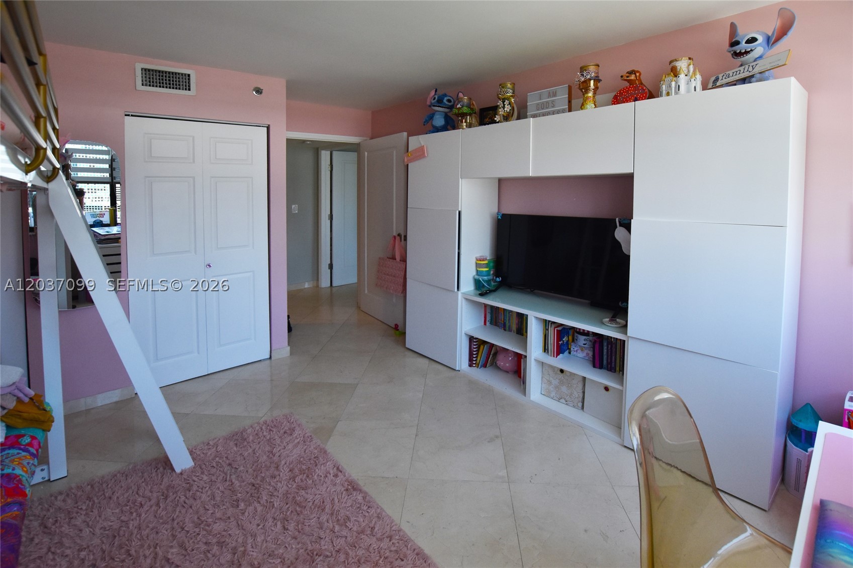 540 Brickell Key Dr #1513, Miami FL 33131